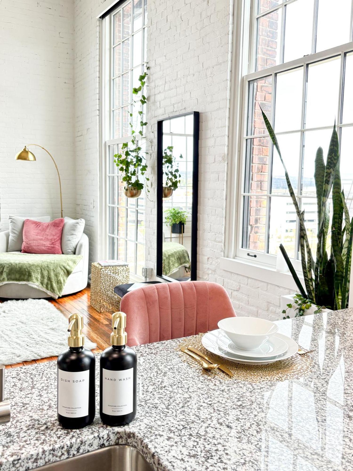 2Br 2Br Le Chateau 505 Lux Penthouse In A Historic Building Utica Exterior foto